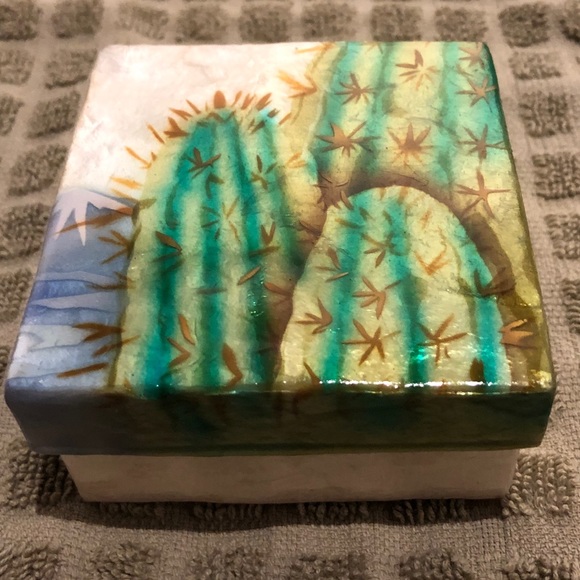 NWOT Small trinket box - Picture 2 of 4